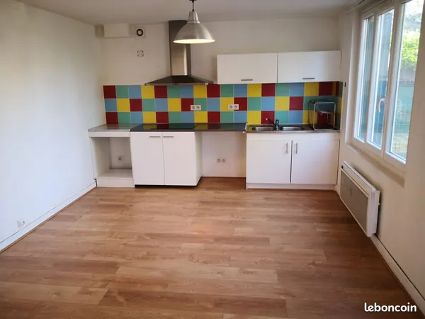 Maison de ville T3 - 58 m² avec cour - Vignonet - 620 CC