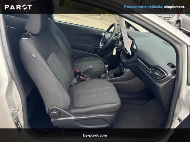 Ford Fiesta 1.5 tdci 85ch connect business 3p société — photo 27