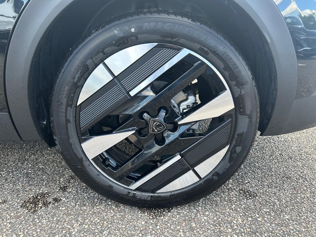 Peugeot 408 hybrid 145ch gt e-dcs6 — photo 11