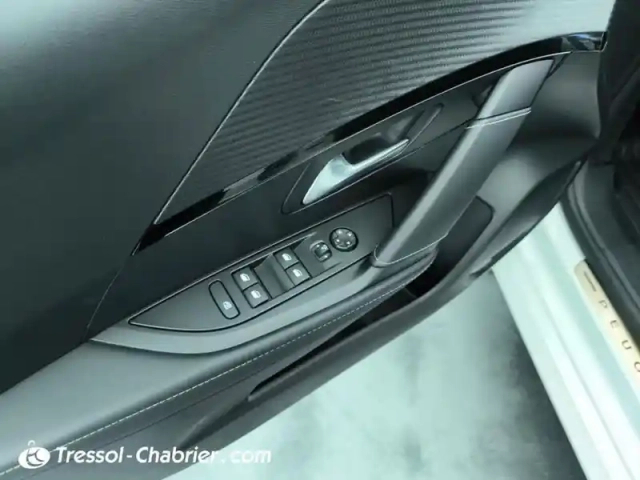 Peugeot 208 puretech 130 s&amp;s eat8 gt line — photo 28