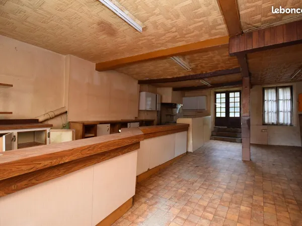 Local 4 pièces 130 m²