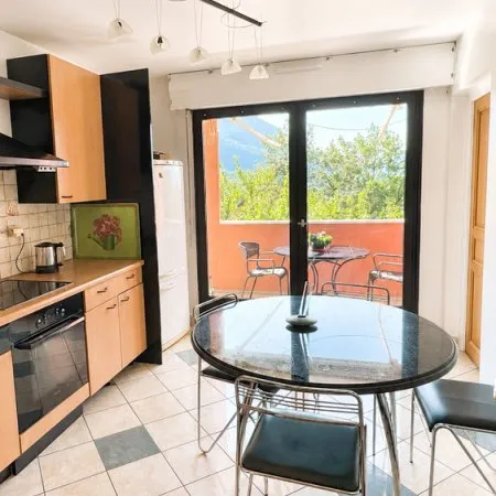 ANNECY-LE-VIEUX Superbe T3 2traversant de 78 m² vue lac
