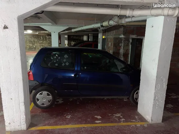 Parking fermé rue calme Charenton