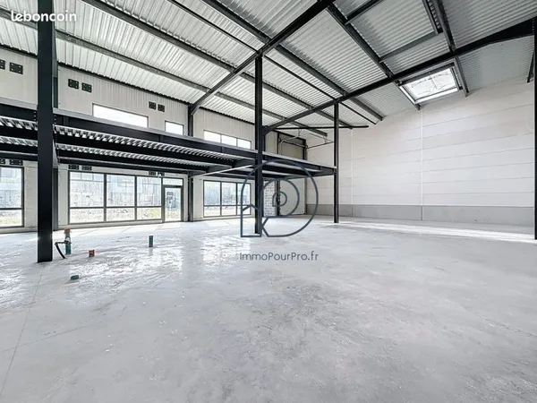 Local 341 m² Quesnoy-sur-Deûle