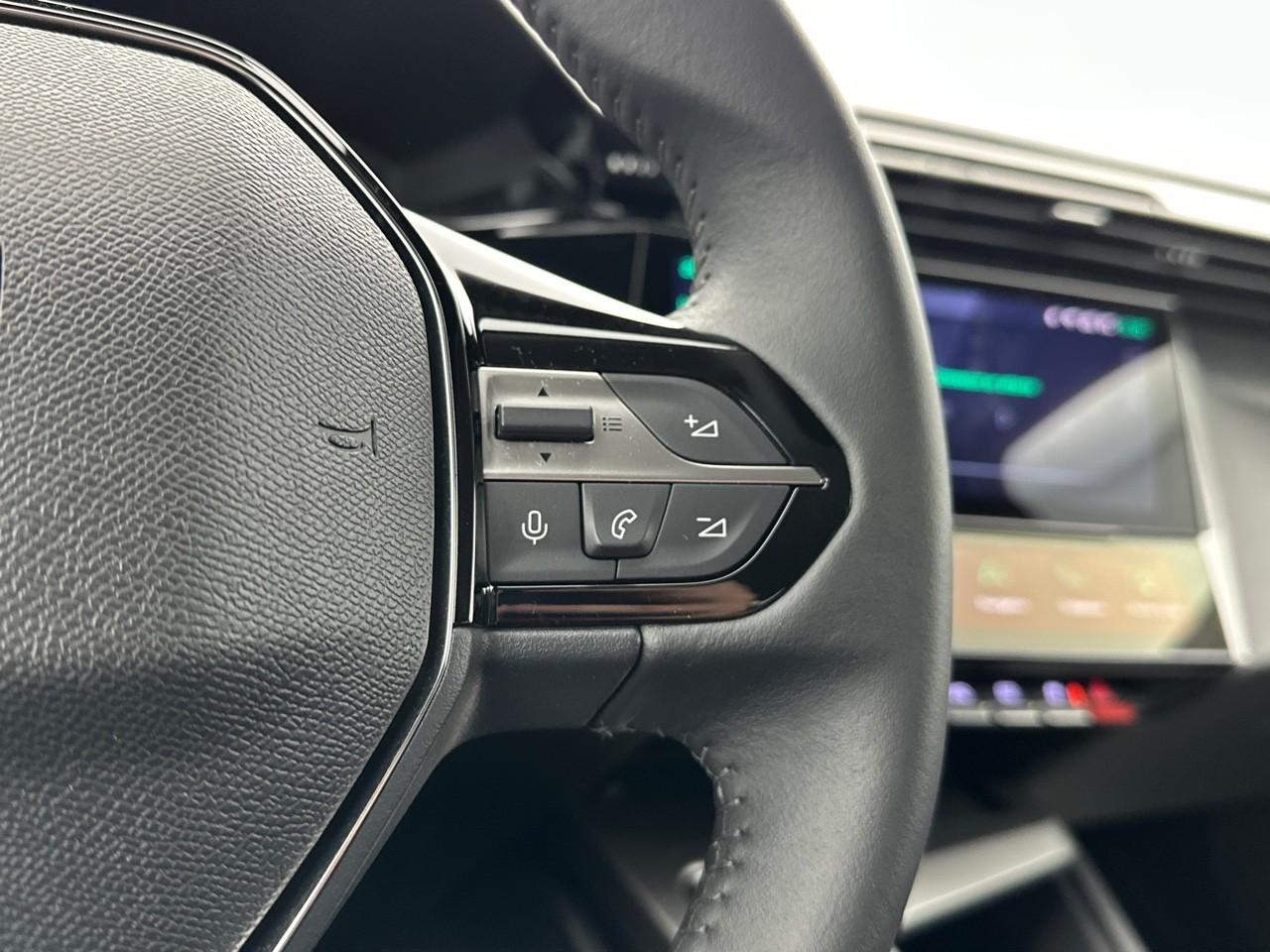 Peugeot 308 hybrid 145 e-dcs6 allure — photo 19