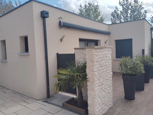 F2 meublé 42 m² indépendant, terrasse plein sud, parking - Soliers