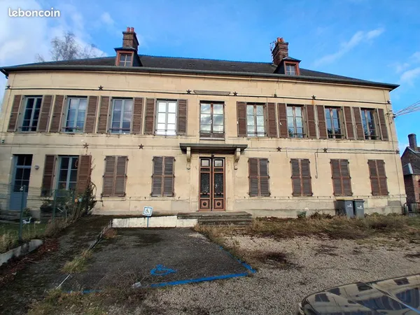 Local 7 pièces 155 m²
