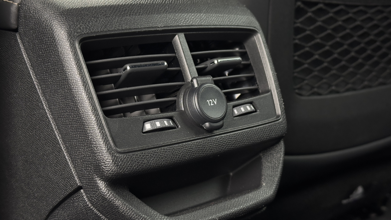 Peugeot 3008 Hybrid 225 e-EAT8 — photo 37