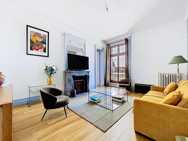 Appartement bourgeois de 166m² avec parking et cave