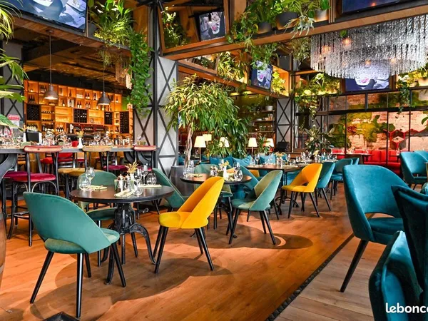 Bar, restaurant 283 m² PARIS