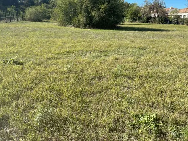 Terrain 600 m²