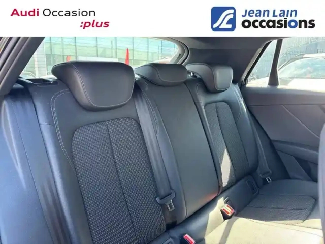 Audi Q2 35 tfsi 150 s tronic 7 — photo 17