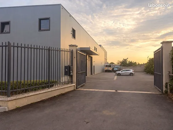 A LOUER - Local d'activité 157m²
