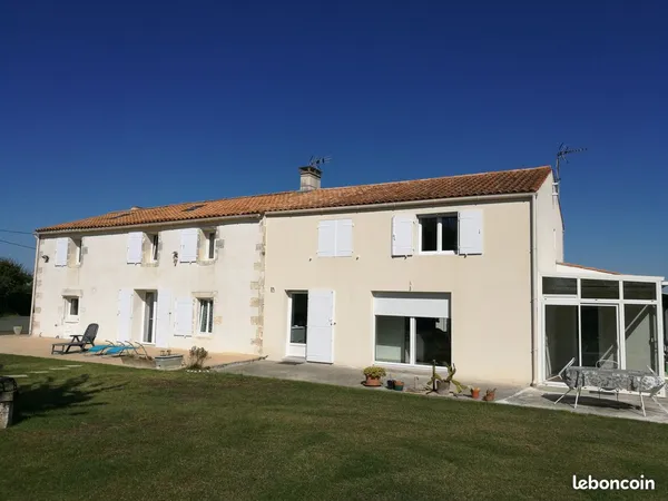 Maison . 8 pièces . 230 m²