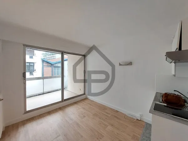 RUE LECOURBE - STUDIO DE 16 M² AVEC TERRASSE