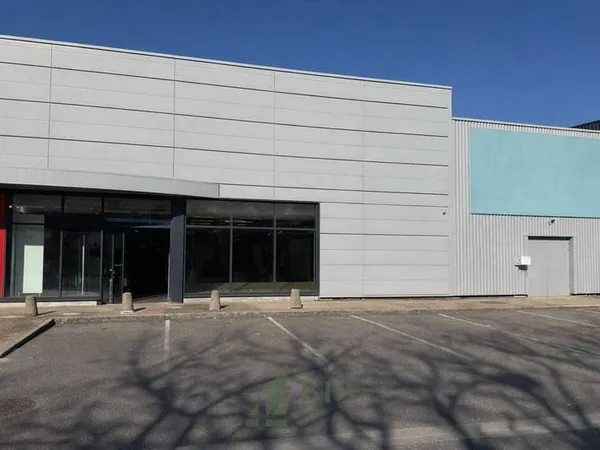 Local commercial 547 m²