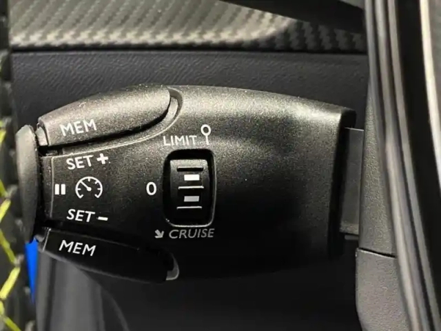Peugeot 208 e- 136ch gt — photo 14