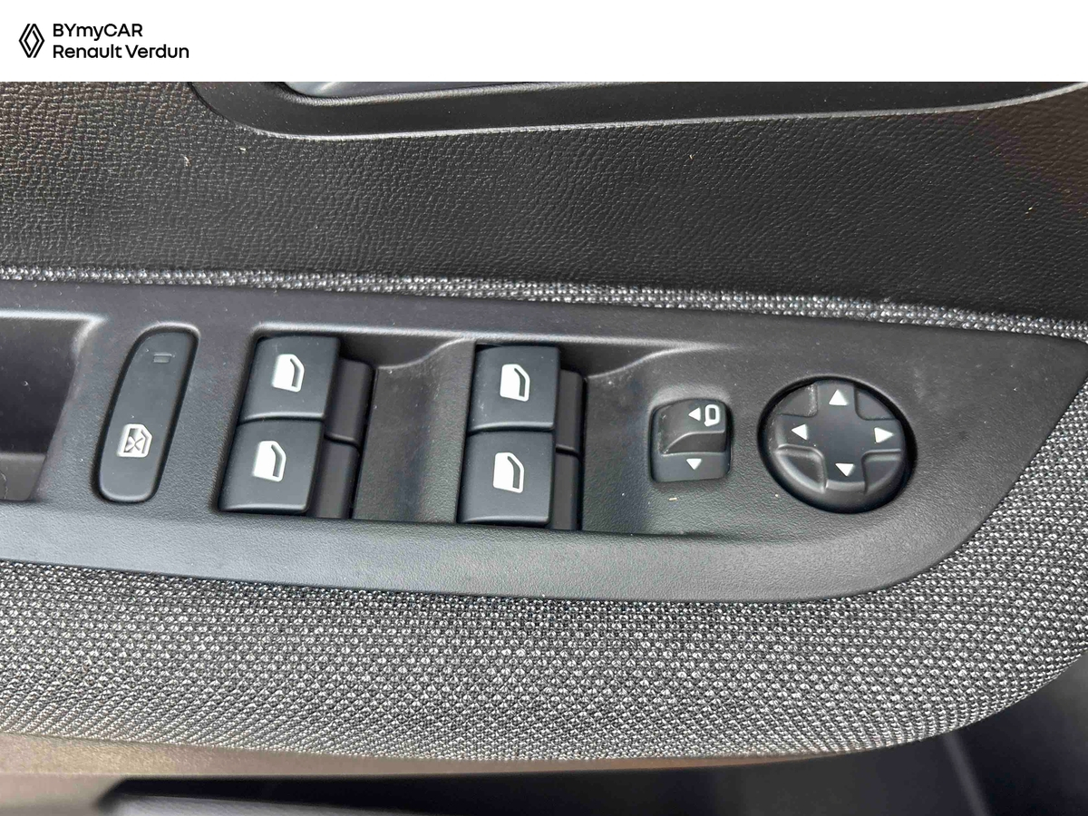 Peugeot 208 PureTech 100 S&amp;S EAT8 — photo 16