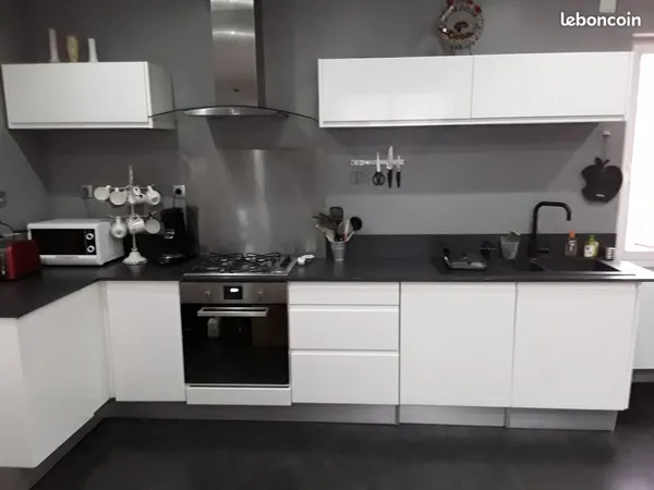 Maison de rue meublée 70 m2 cour garage