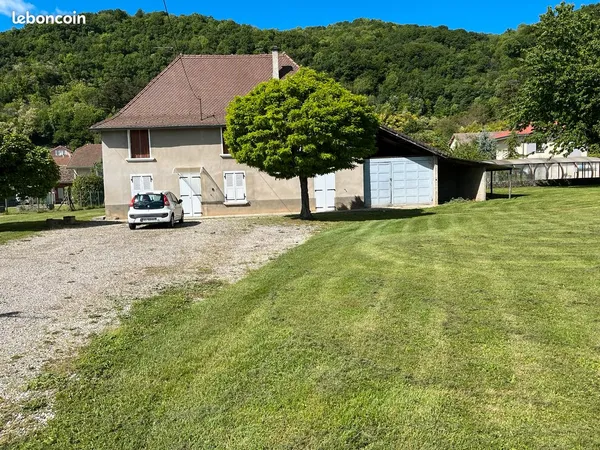 Maison + 2 900 m² de terrain constructible - Fort potentiel