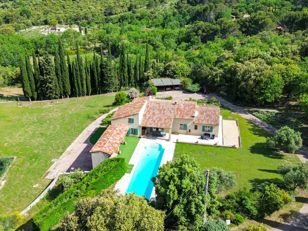 RARE & EXCLUSIF ? Propriété face au Luberon, 190 m2 et 50 m2 de garage sur 2.2 ha