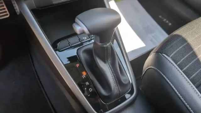 Kia Stonic 1.0 t-gdi 100 ch dct7 — photo 23