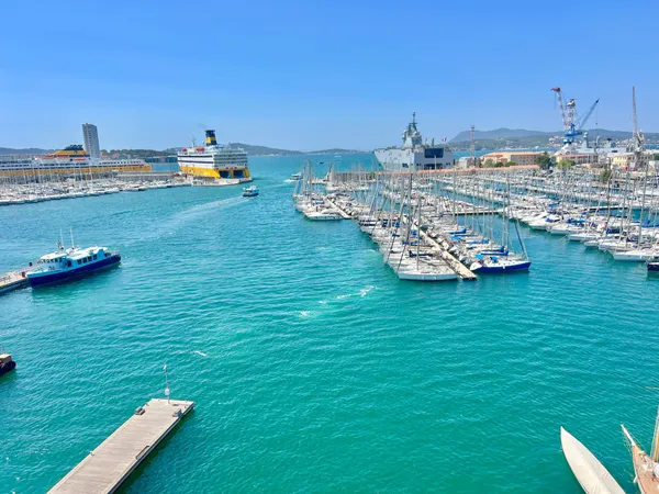 TOULON LE PORT FRONT DE MER