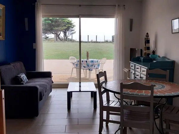 FACE MER, beau STUDIO meublé dans résidence privée