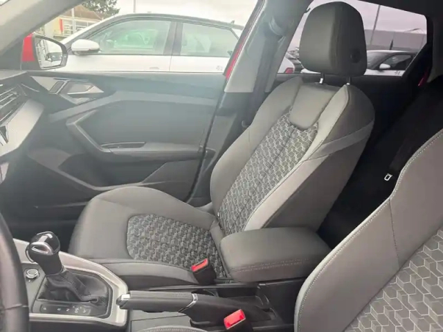 Audi A1 sportback 25 tfsi 95 ch s tronic 7 — photo 40