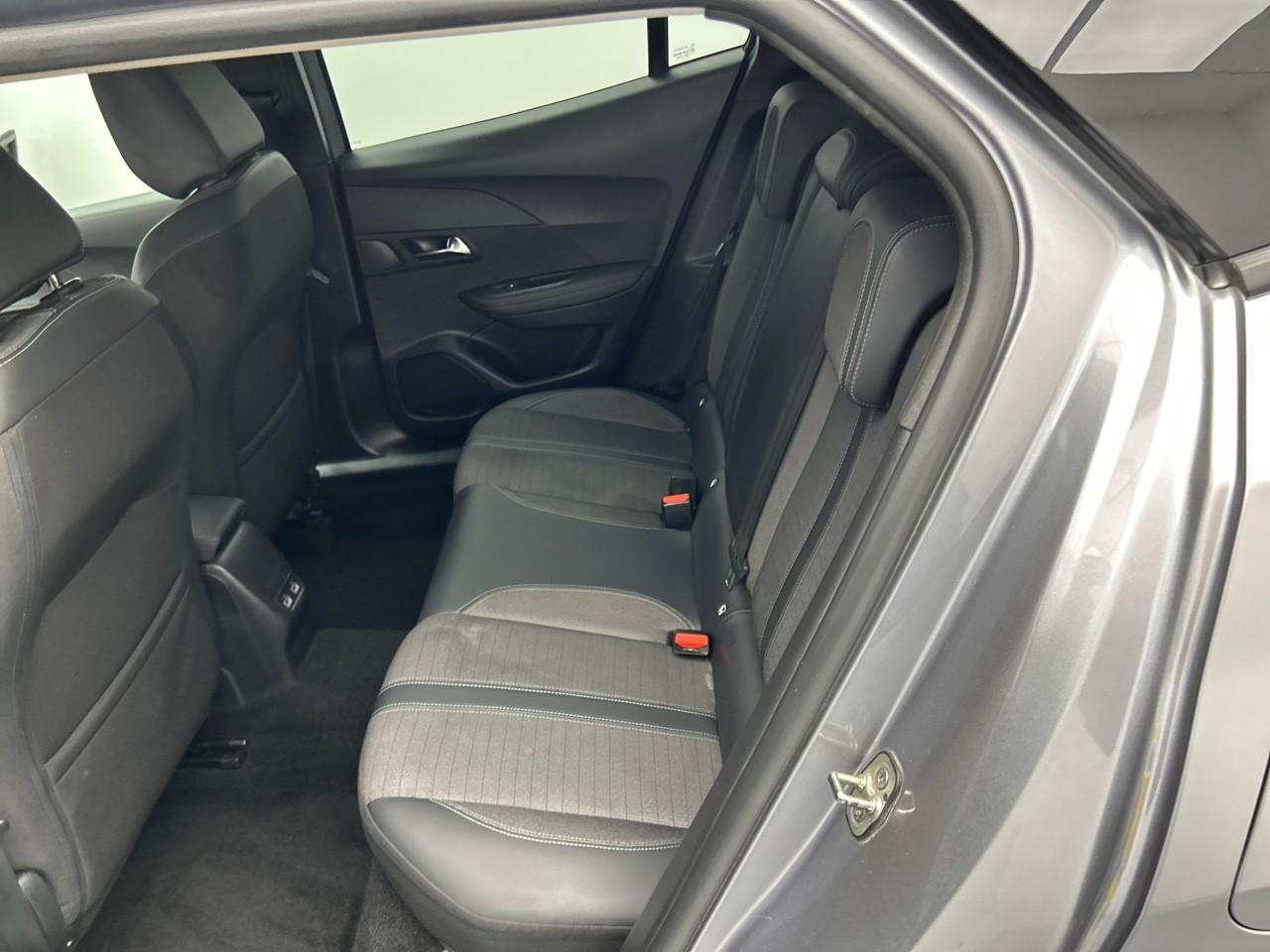 Peugeot 2008 puretech 130 s&s eat8 allure — photo 13