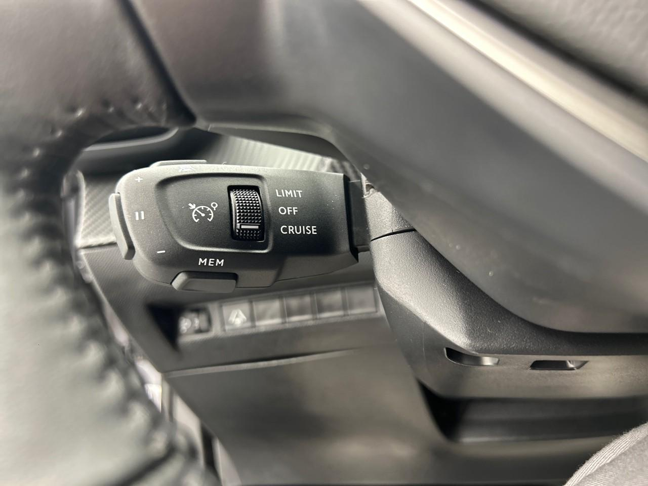 Peugeot 2008 130 s&s eat8 allure — photo 20