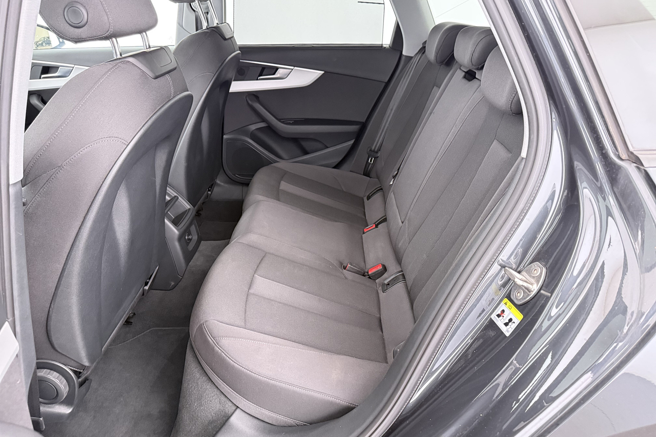 Audi A4 Avant — photo 24