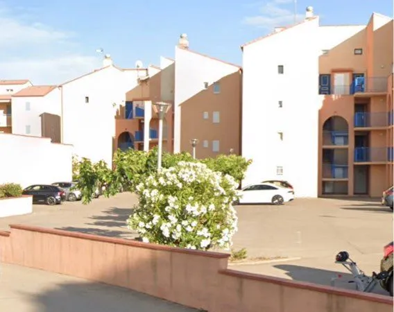 À l'année diverses locations meublées 3P et 2P sans extérieur