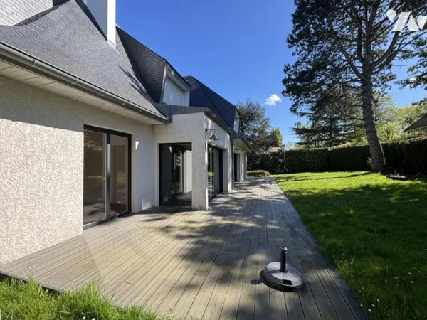 Maison 7 pièces 242 m²