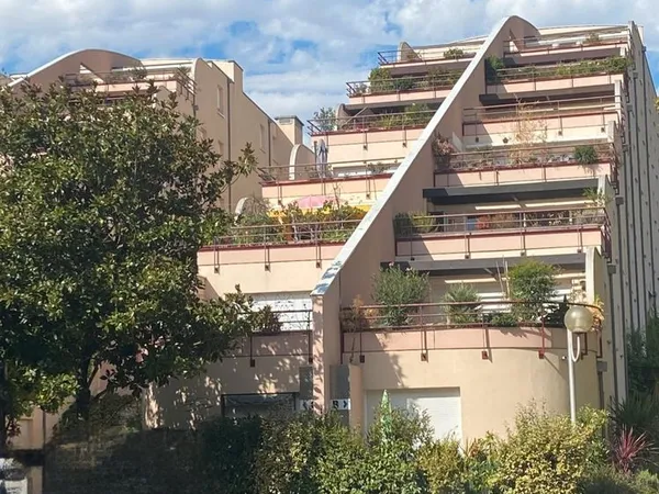 Appartement F3 Bollée tres calme 68m² disponible debut Septembre