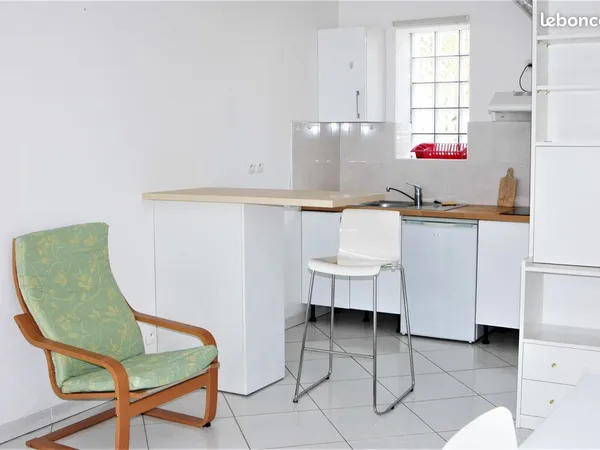 Studio récent meublé coeur de ville Orsay 22 m²