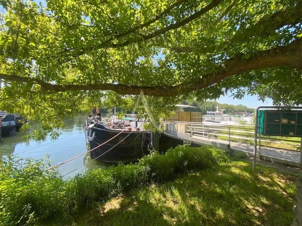 Péniche 4 pièces 184 m²