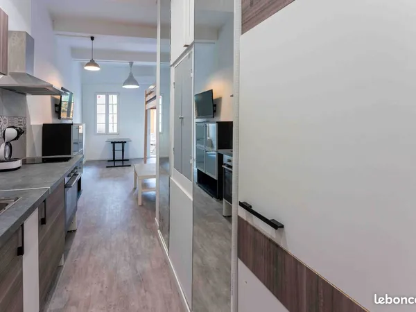 Studio meuble 25m2 + jardinet rez chaussee