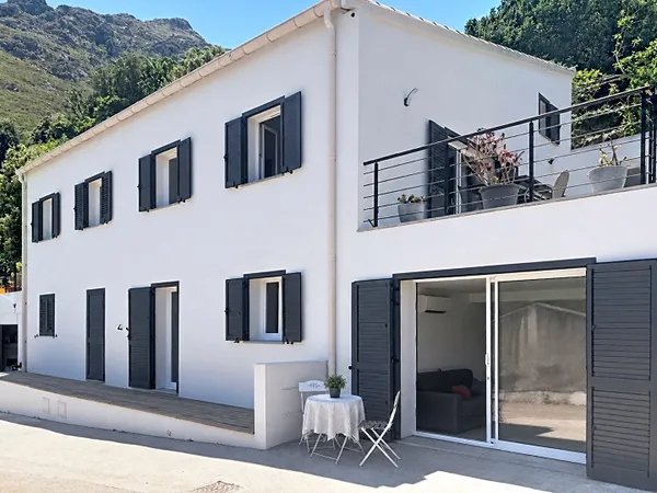 A vendre - Ensemble immobilier composé de deux T4 rénovés, T2 aménagé et garage