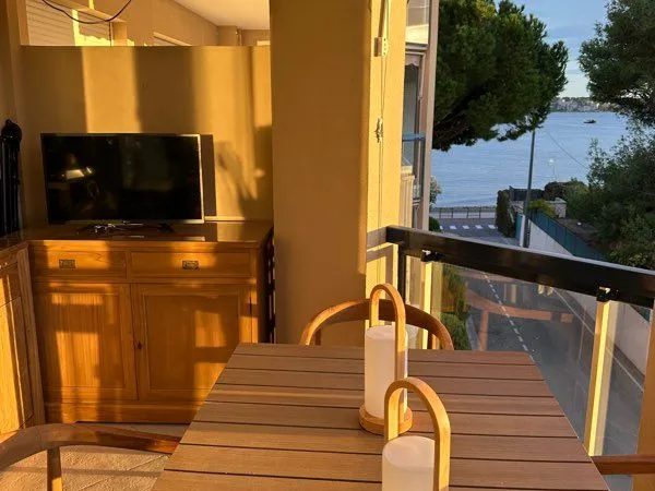 À VENDRE - Superbe appartement T3 refait à neuf avec aperçu mer - Cannes secteur Palm Beach