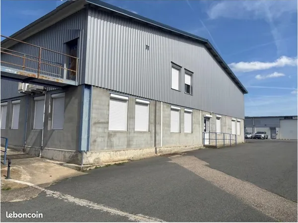 Local bureaux 300 m²