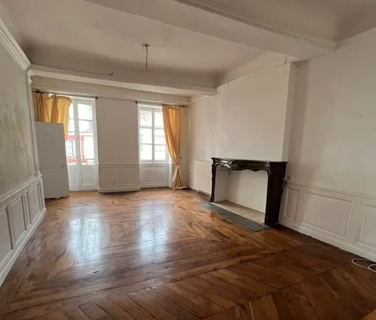 Grand T4bis de charme 110m² en centre ville avec balcon