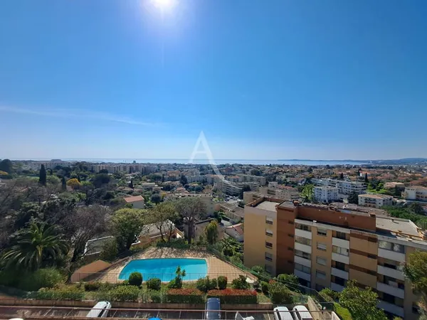 Grand 4 pièces vue mer dans résidence piscine et gardien - au calme - parking