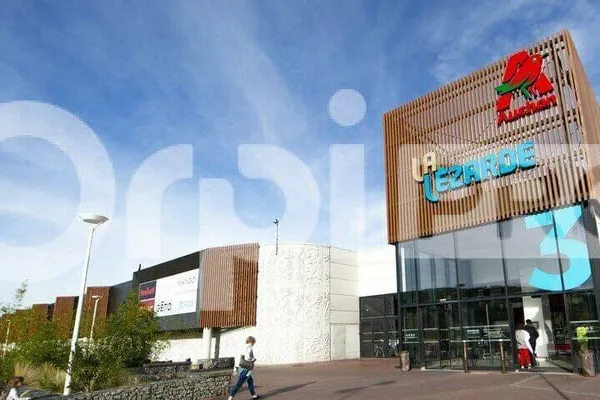 Local commercial 1 pièce 156 m²