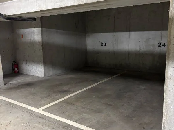 Location parking 1,5 place en sous-sol - Chessy, à 3 min du RER
