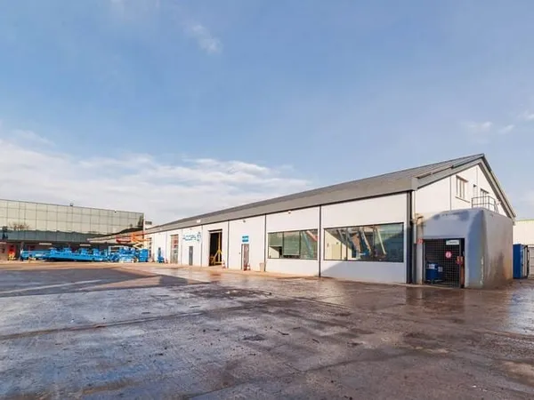 Entrepôt 1316 m²