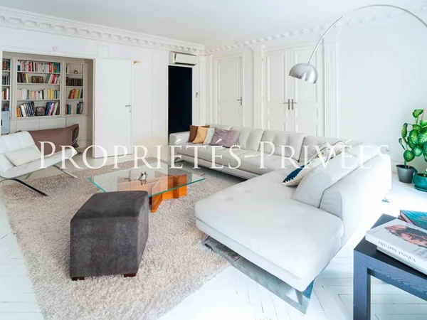 PARIS 8 FAUBOURG SAINT-HONORÉ , APPARTEMENT FAMILIAL DE 197 M² , 5 PIÈCES , 4 CHAMBRES