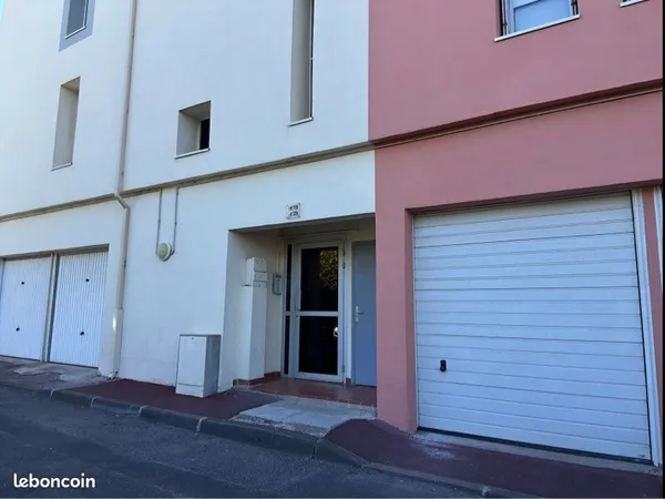 Loue garage Centre port Cap d'Agde
