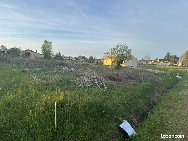 Terrain constructible 674 m² - Clérac (17270)
