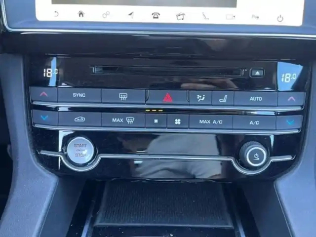 Jaguar F-Pace 2.0 d - 180 ch 2wd bva8 — photo 12